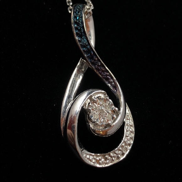 Sterling silver diamond pendent - Picture 16 of 17